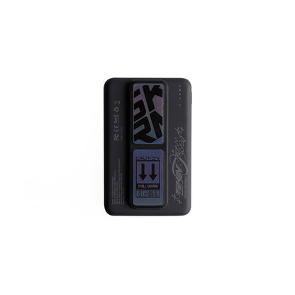SkinArma Kira Kobai Holografik Tasarımlı Standlı Wireless ve PD Hızlı Şarj Özellikli Powerbank 15W 5000mAh Colorful