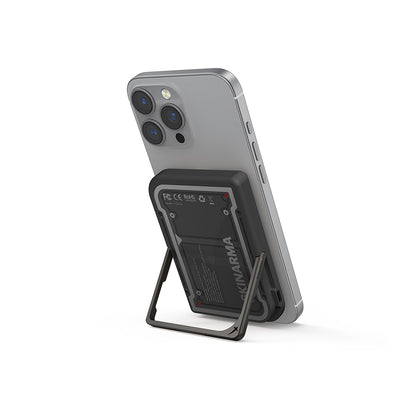 Skinarma Nexus Mecha Kablosuz ve PD Hızlı Şarj Özellikli Metal Standlı Taşınabilir Powerbank 20W 5000mAh Siyah